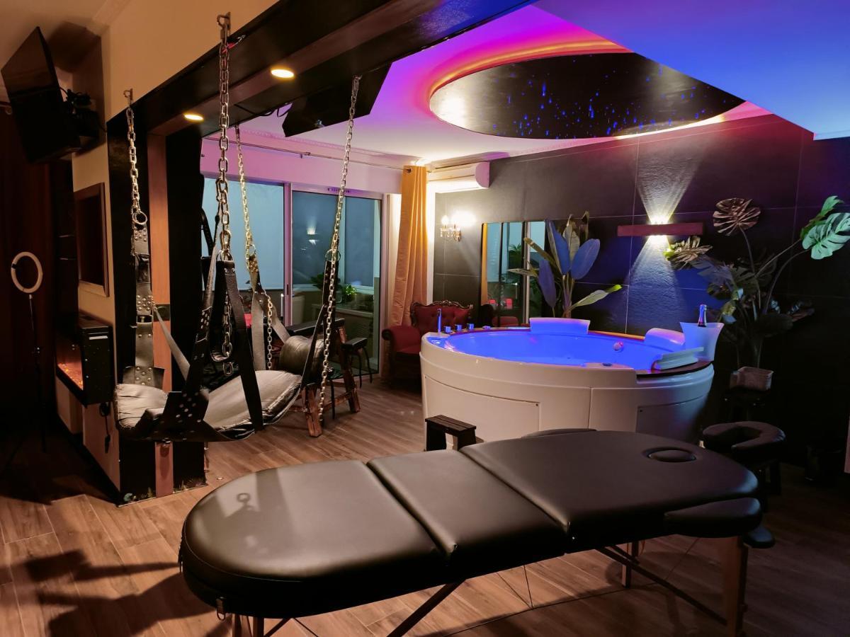La Loveroom Bdsm De Nice " La Chambre Luxe Des Desirs " Exterior photo